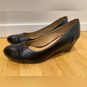 Abella Women’s Black Wedge Pumps Size 10